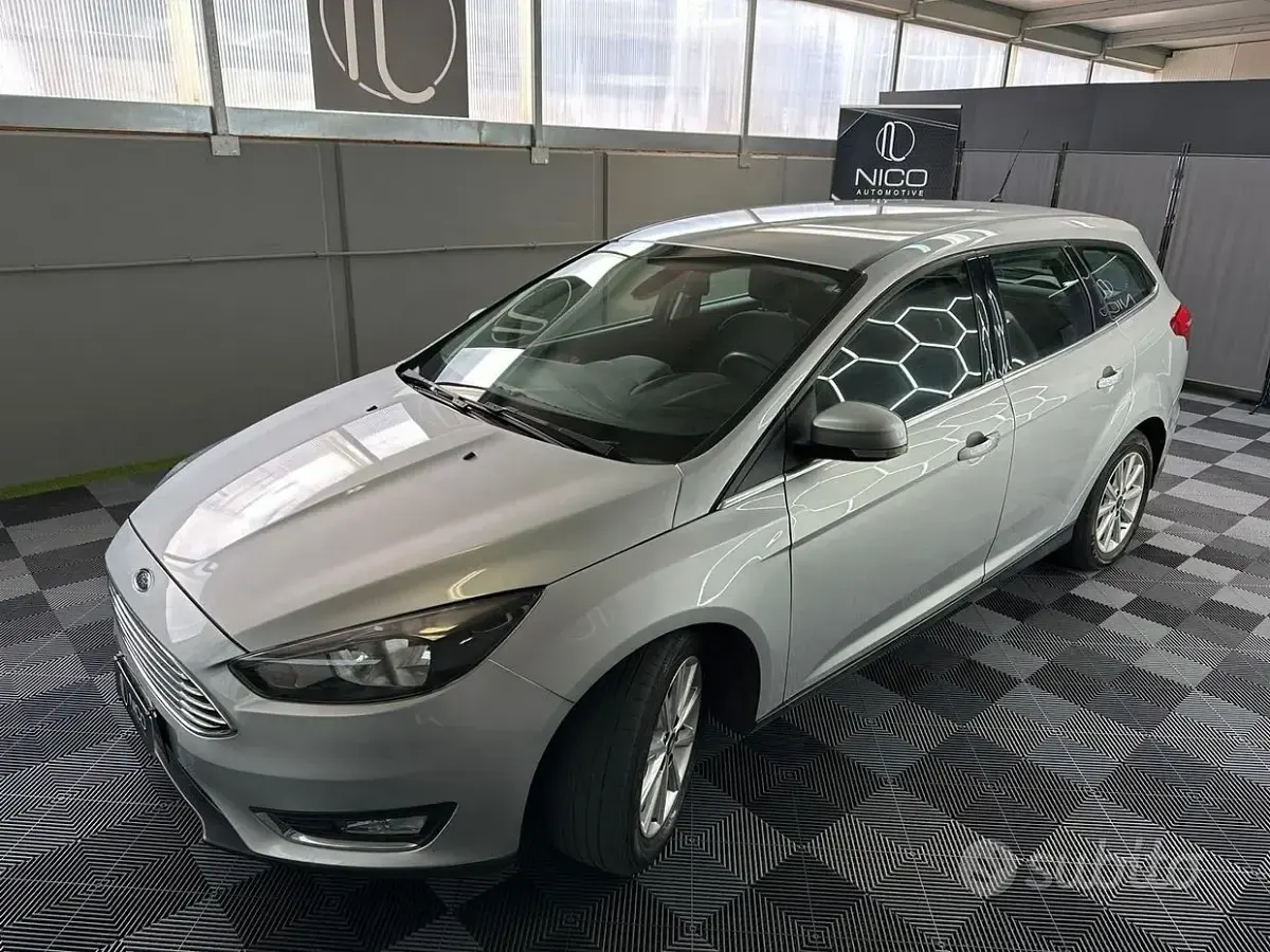 Usata Ford Focus Business Edition 120 CV (88 kW) 2015 Grigio Station wagon