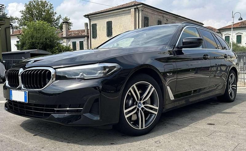 Nero Usata 2023 BMW 530e Station wagon | 37.999 € (Buon prezzo) - Immagine 1/4