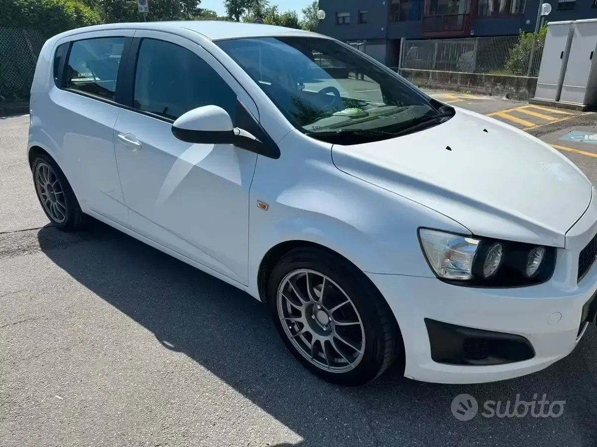 Usata Chevrolet Aveo 86 CV (63 kW) 2011 Bianco Utilitaria