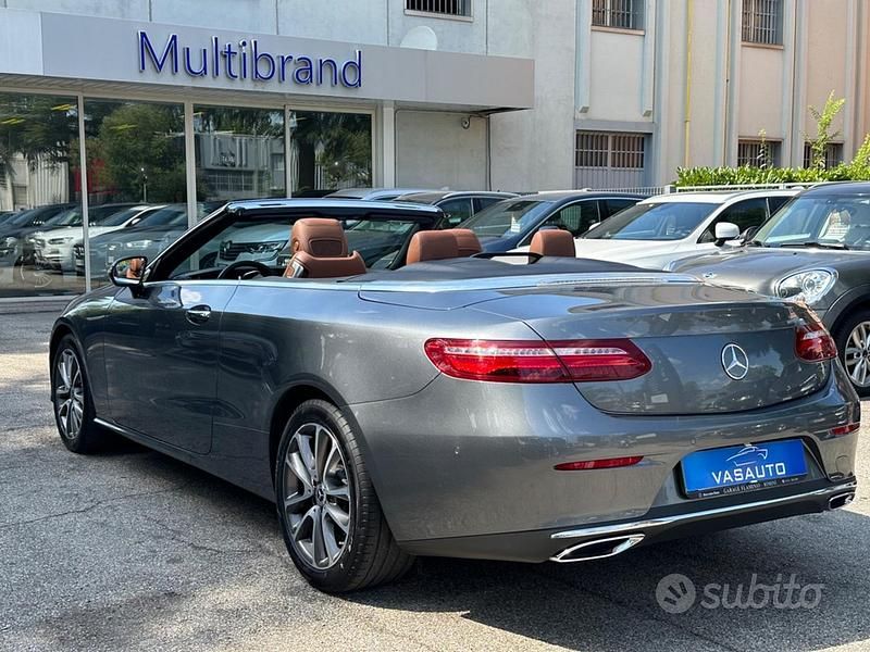 Usata Mercedes E220 Premium 194 CV (142 kW) 2017 Grigio Cabrio