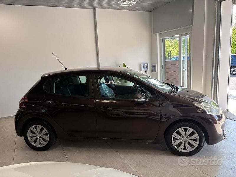 Usata Peugeot 208 Allure 68 CV (50 kW) 2013 Grigio Utilitaria