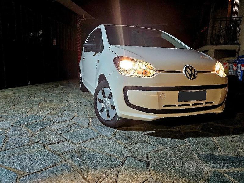 Usata 2014 VW up! Due volumi | 6900 € (Buon prezzo) - Immagine 1/4