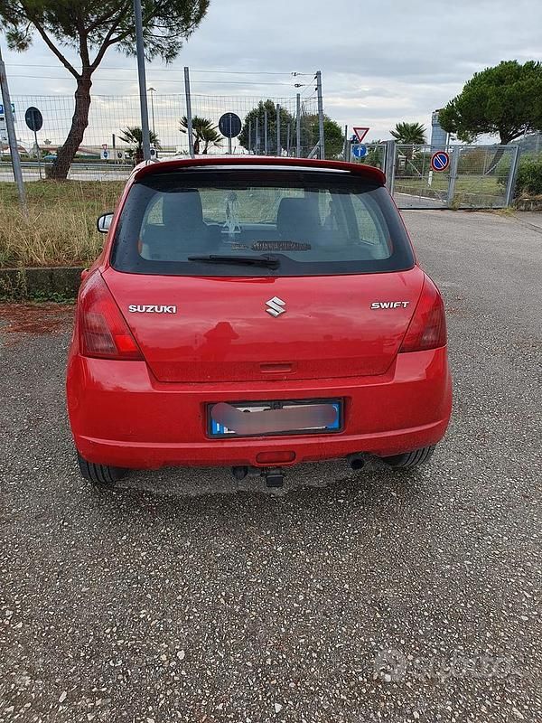 Usata Suzuki Swift 75 CV (55 kW) 2007 Rosso Utilitaria