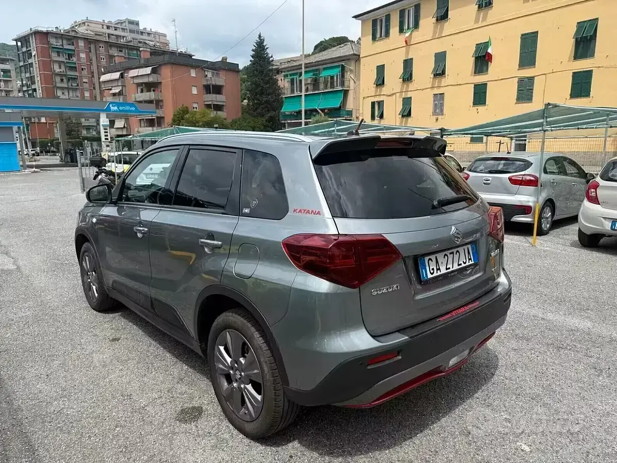 Usata Suzuki Vitara 111 CV (81 kW) 2020 Grigio SUV