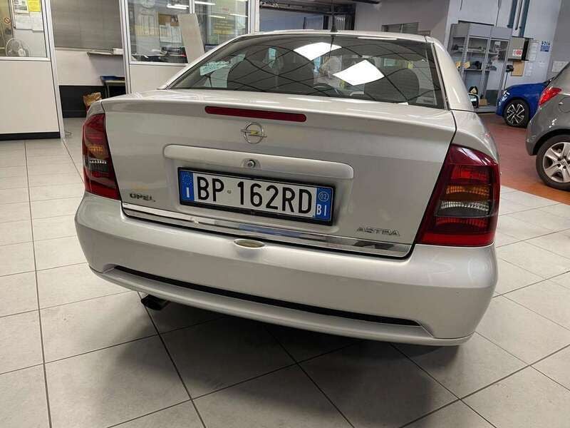 Usata Opel Astra 125 CV (91 kW) 2002 Argento Coupé