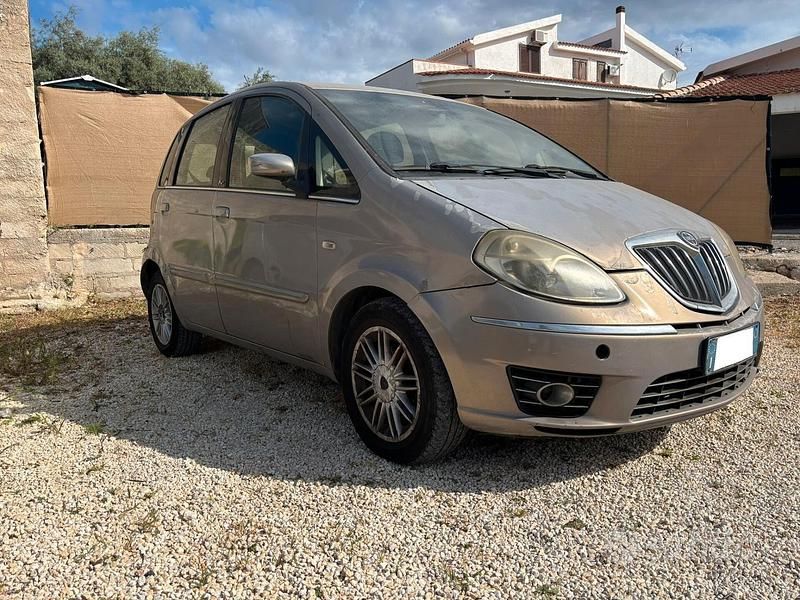 Usata Lancia Musa 90 CV (66 kW) 2009 Grigio Monovolume
