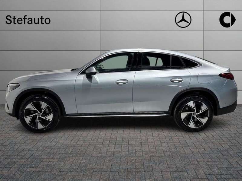 Nuova Mercedes GLC300e Advanced 197 CV (144 kW) 2025 Argento Coupé