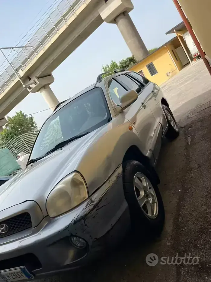 Usata Hyundai Santa Fe 125 CV (91 kW) 2004 Grigio SUV