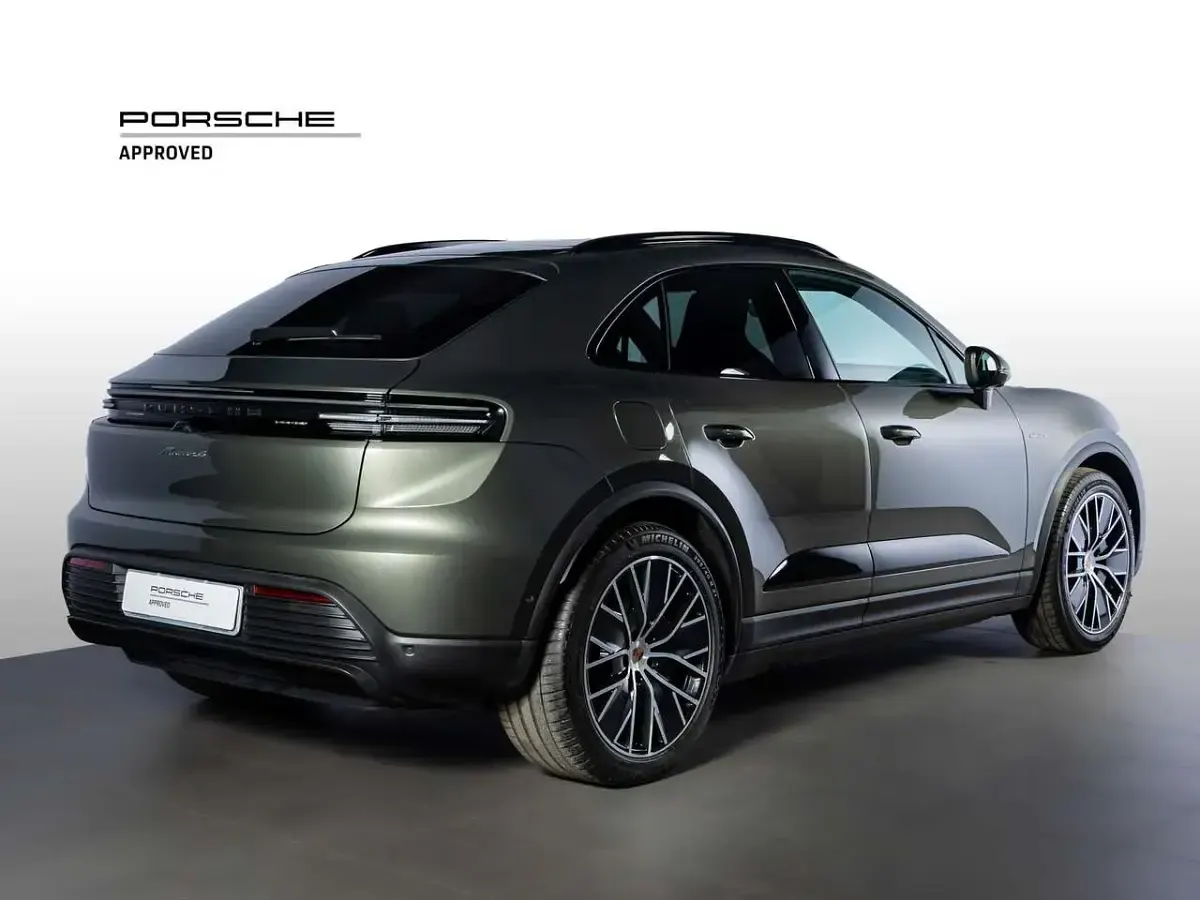 Usata Porsche Macan 144 kW (197 CV) 2024 Verde aventurine metallizzato SUV