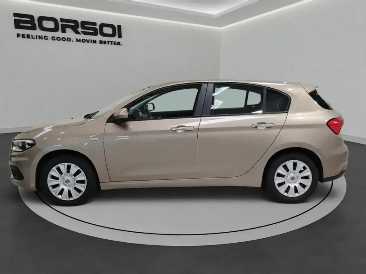 Usata Fiat Tipo Lounge 96 CV (70 kW) 2017 Champagne Berlina