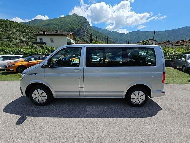 Usata VW Caravelle Comfortline 150 CV (110 kW) 2023 Grigio Monovolume