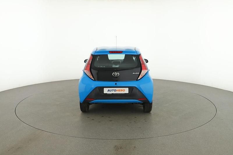 Usata Toyota Aygo Cool 70 CV (51 kW) 2016 Blu Utilitaria