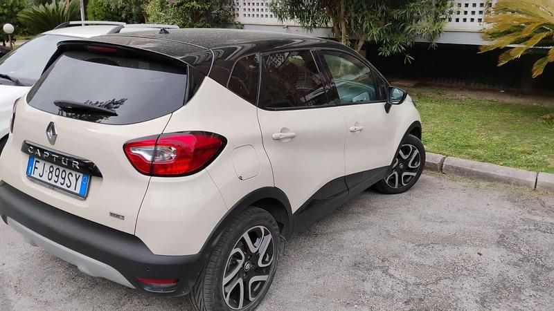 Usata Renault Captur 90 CV (66 kW) 2017 Beige SUV