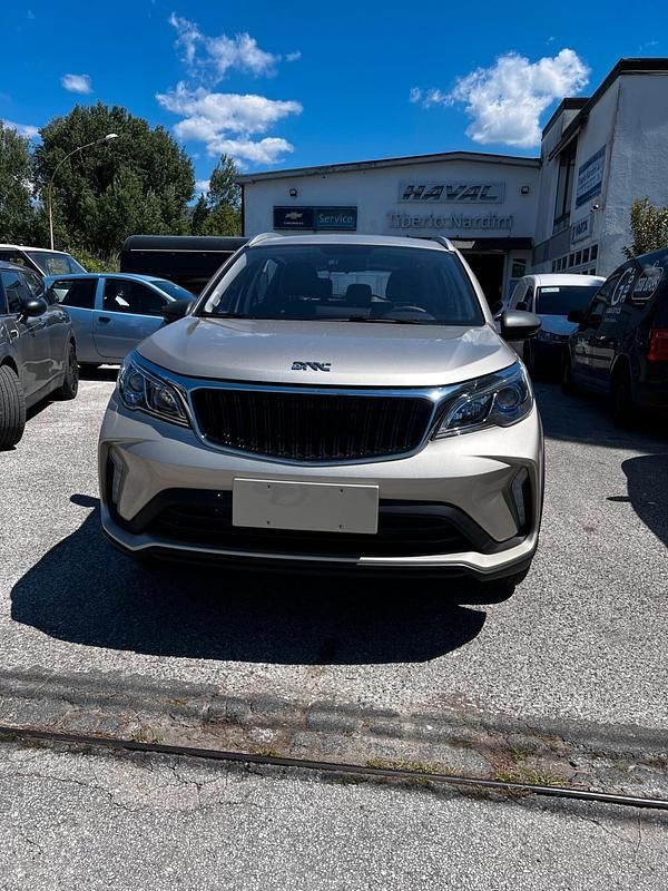 Usata EMC Wave 2 103 CV (75 kW) 2024 Oro SUV