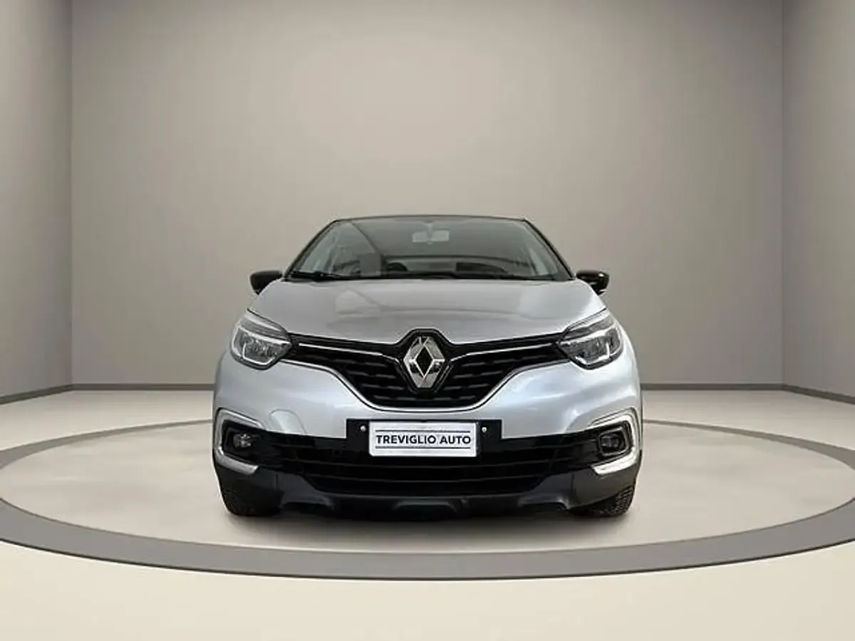 Usata Renault Captur 131 CV (96 kW) 2019 Grigio / metallizzato SUV