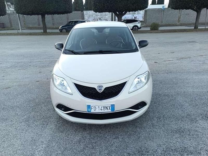 Usata Lancia Ypsilon Platinum 69 CV (50 kW) 2016 Utilitaria