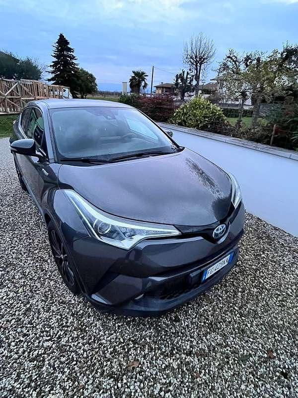 Usata Toyota C-HR Lounge 98 CV (72 kW) 2017 Grigio SUV