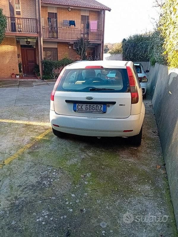 Usata Ford Fiesta 49 CV (36 kW) 2003 Bianco Berlina