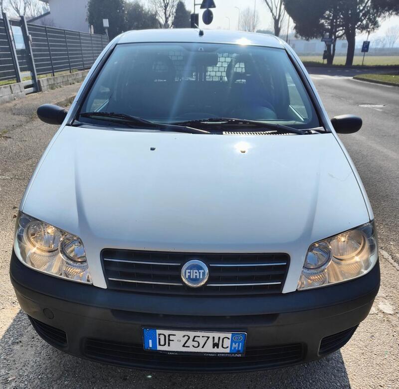 Usato 2007 Fiat Punto 1.2 Benzin 60 CV (1.900 €)
