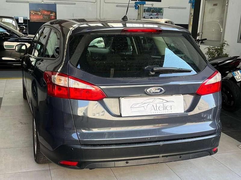 Usata Ford Focus 116 CV (85 kW) 2014 Grigio Station wagon