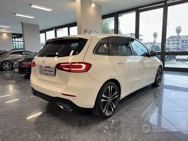 Usata Mercedes B180 Night 116 CV (85 kW) 2020 Bianco Utilitaria
