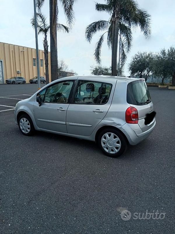 Usata Renault Modus 90 CV (66 kW) 2008 Grigio Monovolume