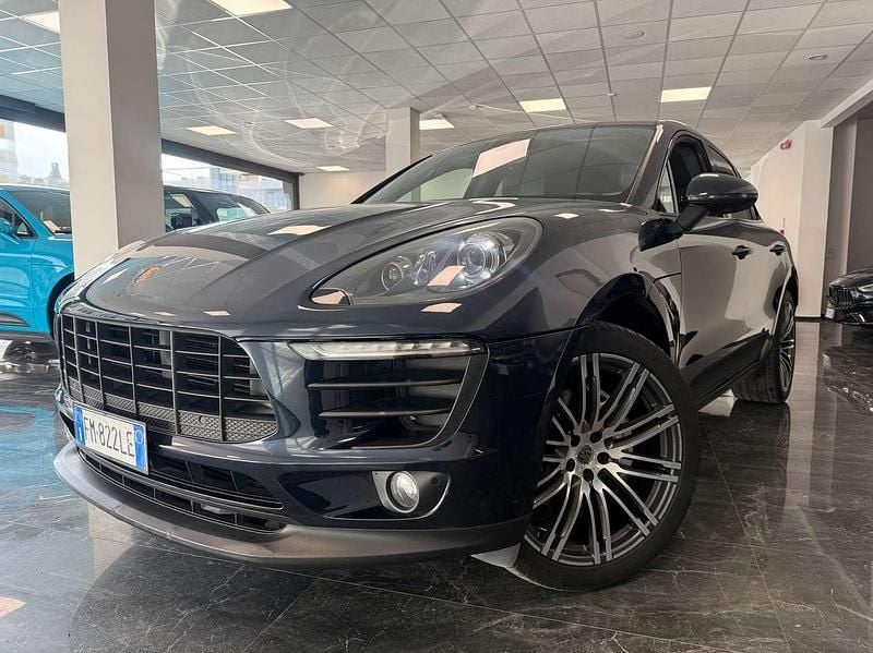 Blu scuro Usata 2017 Porsche Macan SUV | 29.000 € (Super prezzo) - Immagine 1/4
