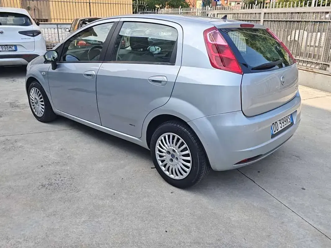 Usata Fiat Grande Punto Dynamic 65 CV (47 kW) 2006 Argento Utilitaria