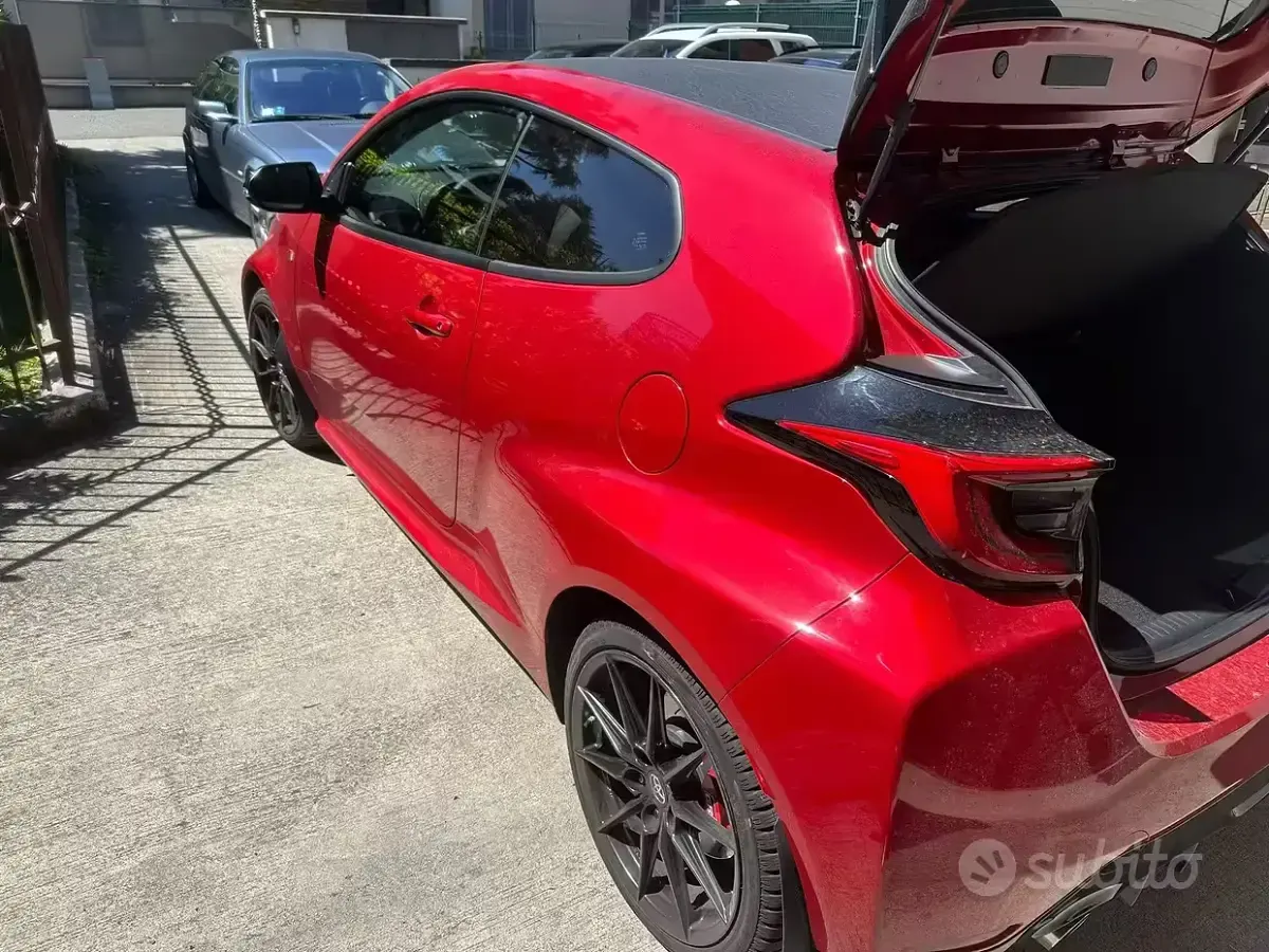 Usata Toyota Yaris 261 CV (191 kW) 2021 Rosso Utilitaria