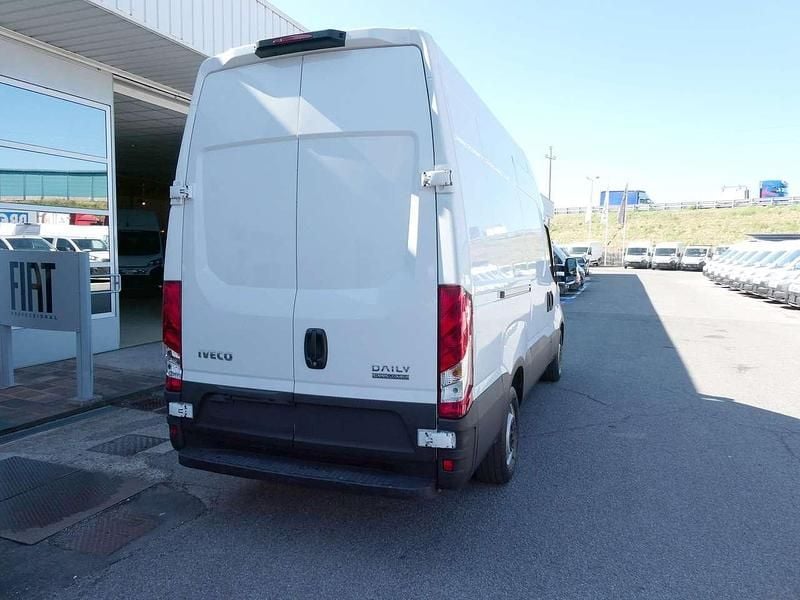 Usata Iveco Daily 160 CV (117 kW) 2017 Bianco Furgone