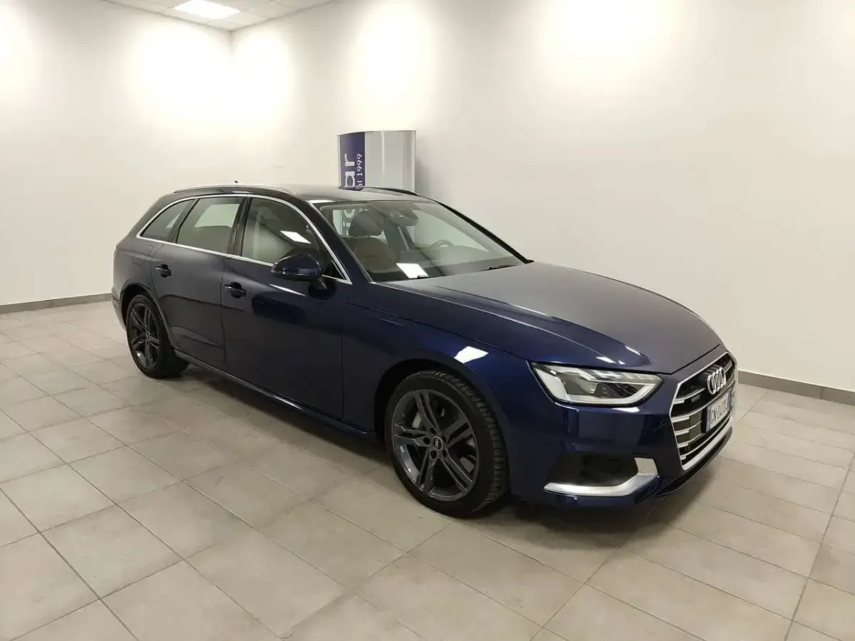 Usata Audi A4 286 CV (210 kW) 2023 Blu/azzurro Station wagon