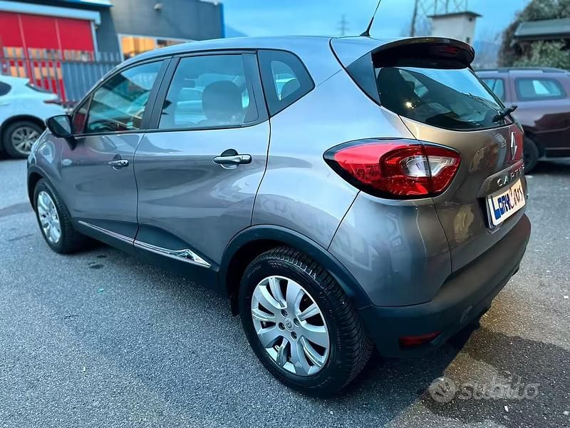 Usata Renault Captur 90 CV (66 kW) 2014 Grigio SUV