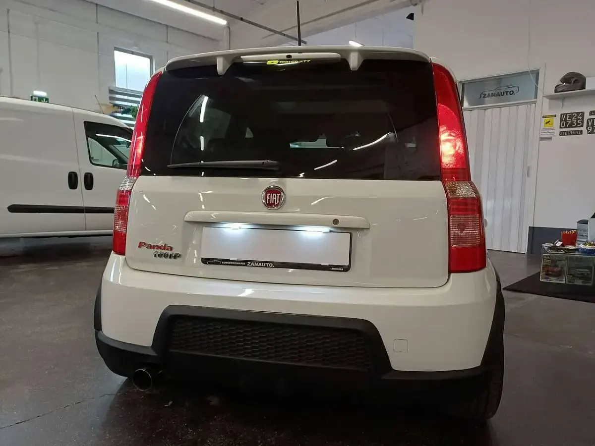 Usata Fiat Panda 101 CV (74 kW) 2008 Bianco pastello Utilitaria