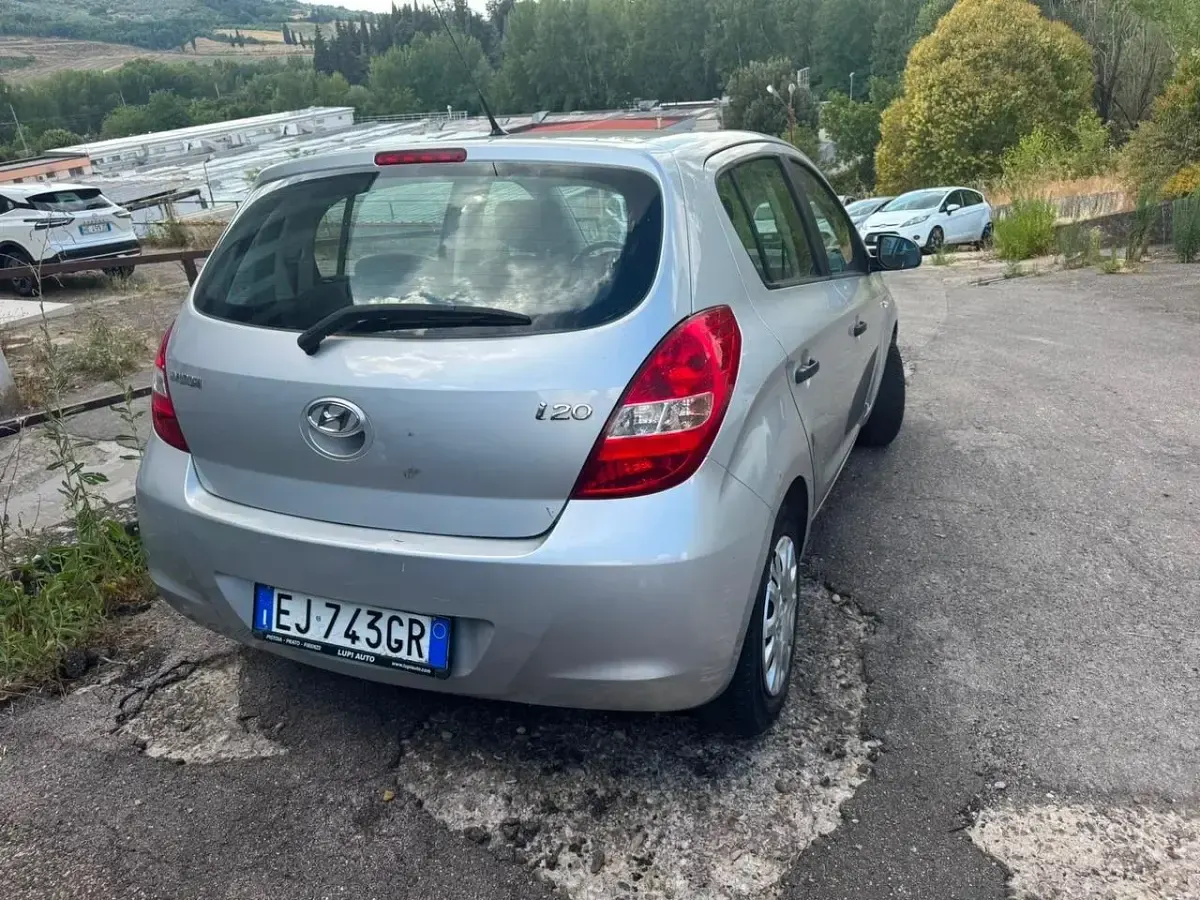 Usata Hyundai i20 Classic 78 CV (57 kW) 2012 Argento Utilitaria