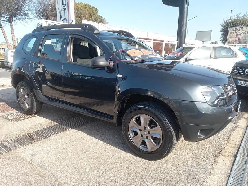 Usata Dacia Duster Lauréate 105 CV (77 kW) 2015 Nero Monovolume