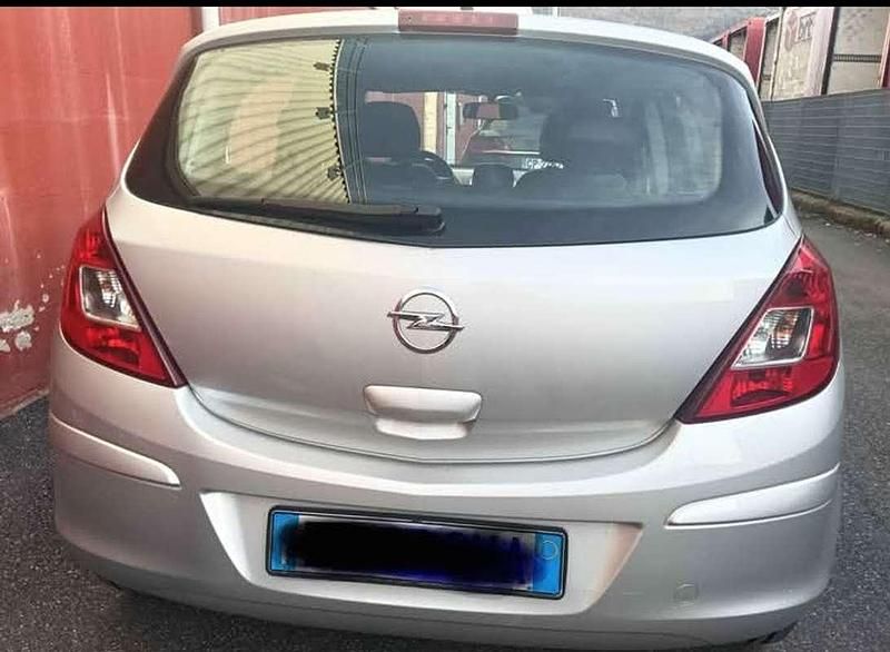 Usata Opel Corsa Edition 86 CV (63 kW) 2013 Argento Utilitaria