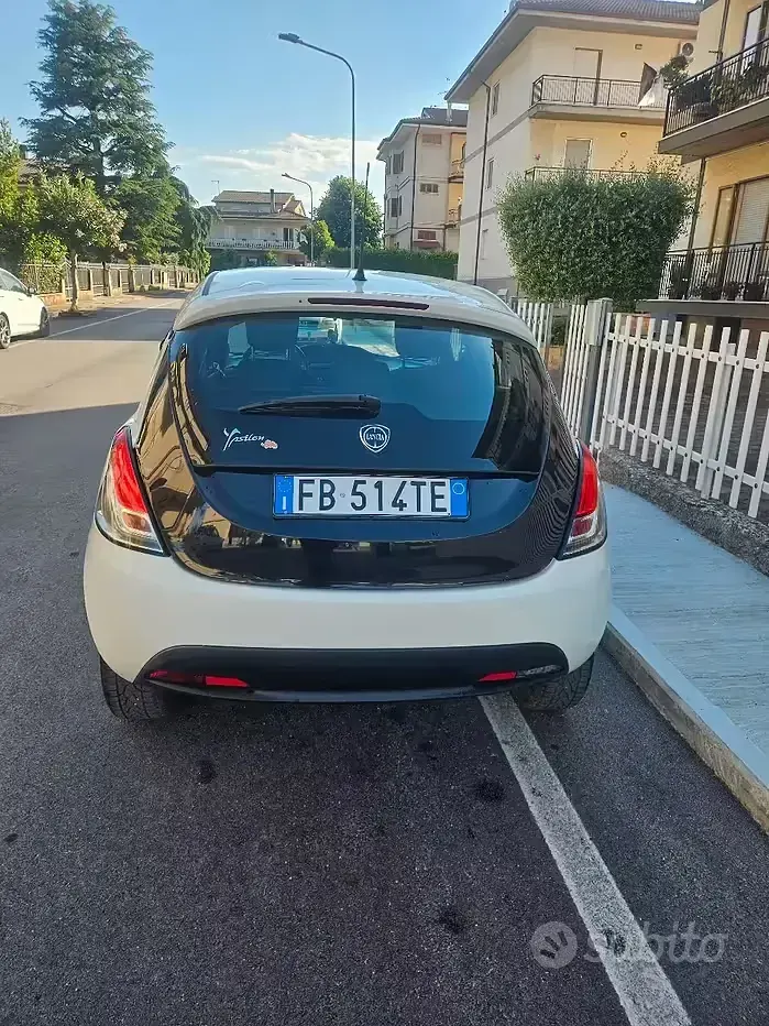 Usata Lancia Ypsilon 69 CV (50 kW) 2015 Utilitaria