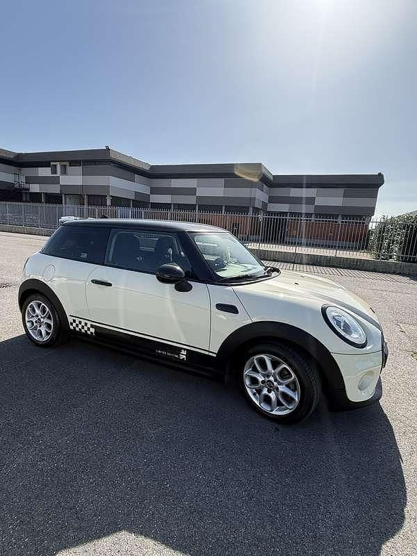 Begagnad Mini ONE 102 HK (75 kW) 2016 Halvkombi