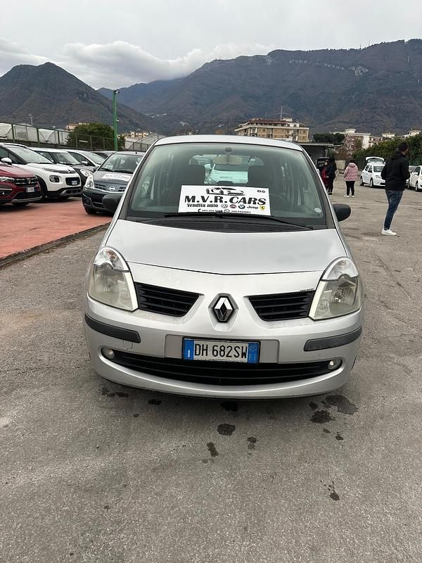 Grigio Usata 2007 Renault Modus Dynamique Monovolume | 1999 € (Ottimo prezzo) - Immagine 1/4