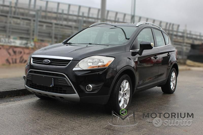 Usata Ford Kuga 140 CV (102 kW) 2012 Nero SUV