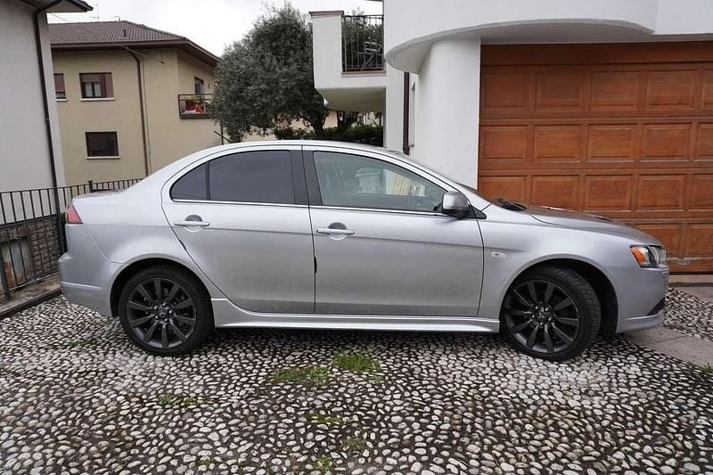 Usata Mitsubishi Lancer 241 CV (177 kW) 2011 Argento Berlina