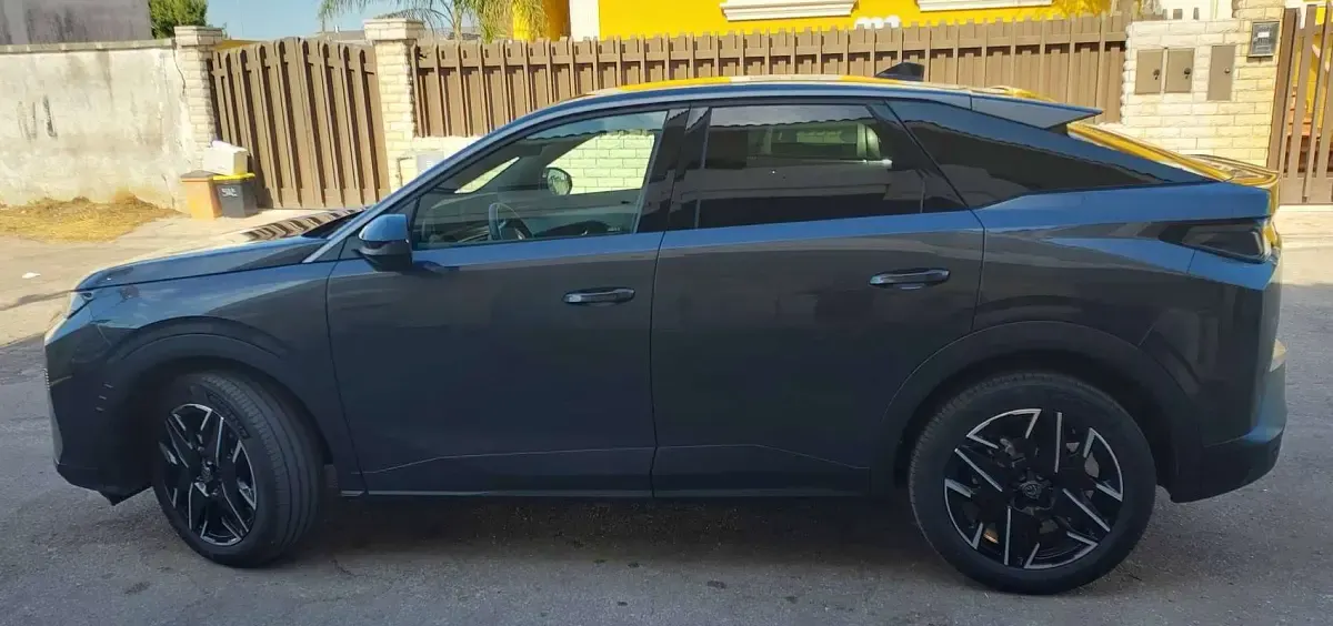 Usata Peugeot 3008 Allure 136 CV (100 kW) 2025 Grigio SUV