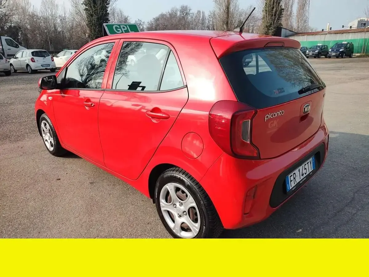 Usata Kia Picanto Active 65 CV (47 kW) 2018 Rosso Utilitaria