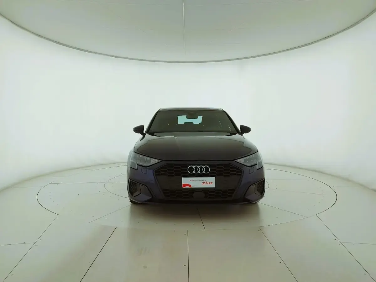Usata Audi A3 Business 150 CV (110 kW) 2023 Blu navarra metallizzato Berlina