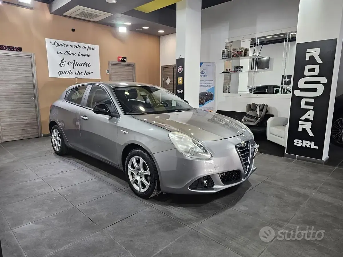 Usata Alfa Romeo Giulietta Distinctive 105 CV (77 kW) 2013 Grigio Utilitaria