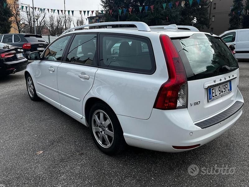 Usata Volvo V50 R-Design 114 CV (83 kW) 2012 Bianco Station wagon