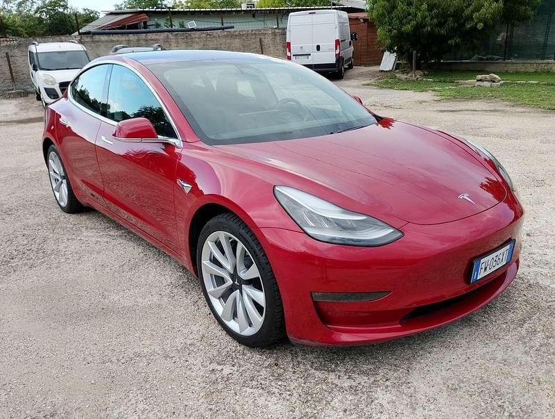 Usata 2019 Tesla Model 3 Berlina | 25.000 € (Buon prezzo) - Immagine 1/4