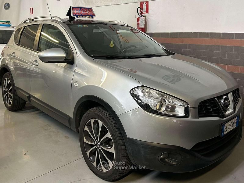 Argento Usata 2012 Nissan Qashqai Tekna SUV | 9490 € (Molto cara) - Immagine 1/4