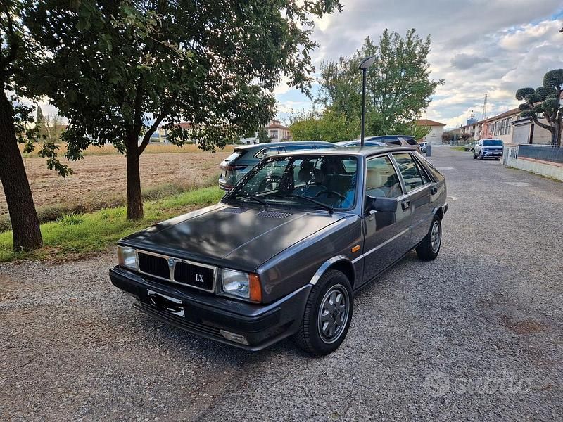 Usata Lancia Delta 75 CV (55 kW) 1991 Grigio Utilitaria