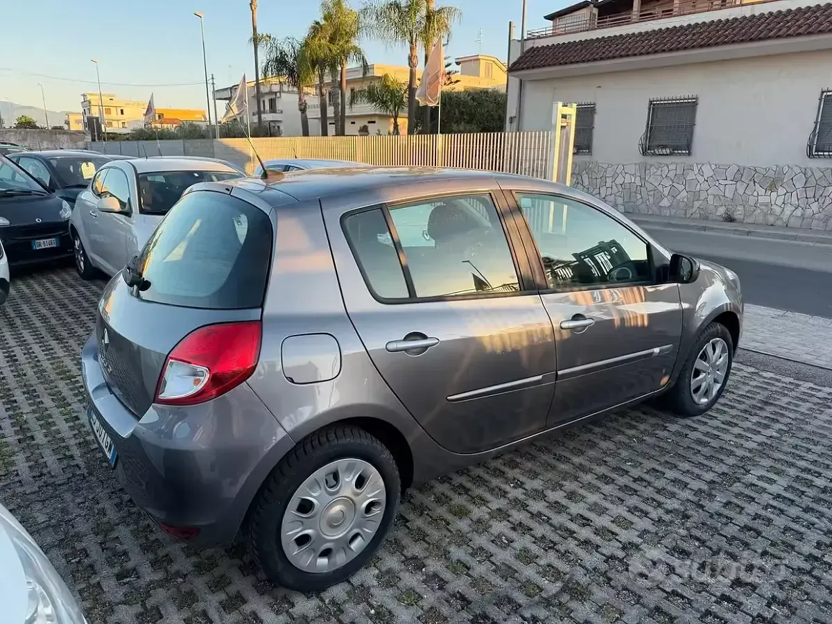 Usata Renault Clio IV Dynamique 75 CV (55 kW) 2012 Grigio Berlina
